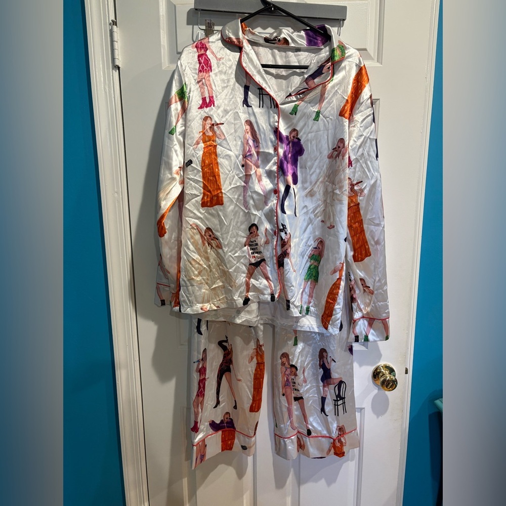 Taylor Swift Eras tour satin  long  pajama set white sz L